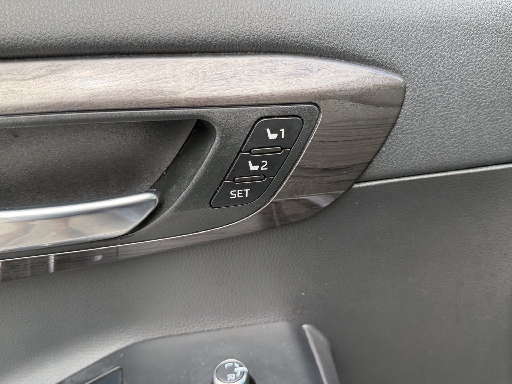 Used 2022 Toyota Highlander Platinum AWD/4WD image 28