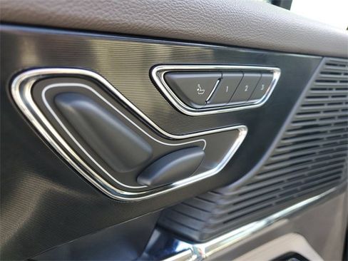 Used 2020 Lincoln Corsair Standard image 17