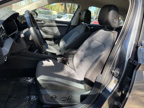 Used 2025 Volkswagen Jetta SE image 31