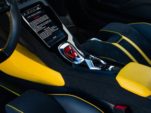 Used 2023 Lamborghini Huracan Tecnica RWD image 19