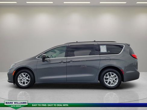 Used 2022 Chrysler Pacifica Touring-L FWD image 7