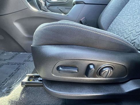 Used 2024 Chevrolet Equinox LT FWD image 23