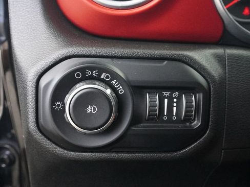 Used 2018 Jeep Wrangler Unlimited Rubicon AWD/4WD image 38