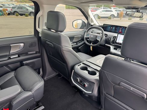 New 2025 Ford Expedition Max Platinum w/ Driver's Package image 21