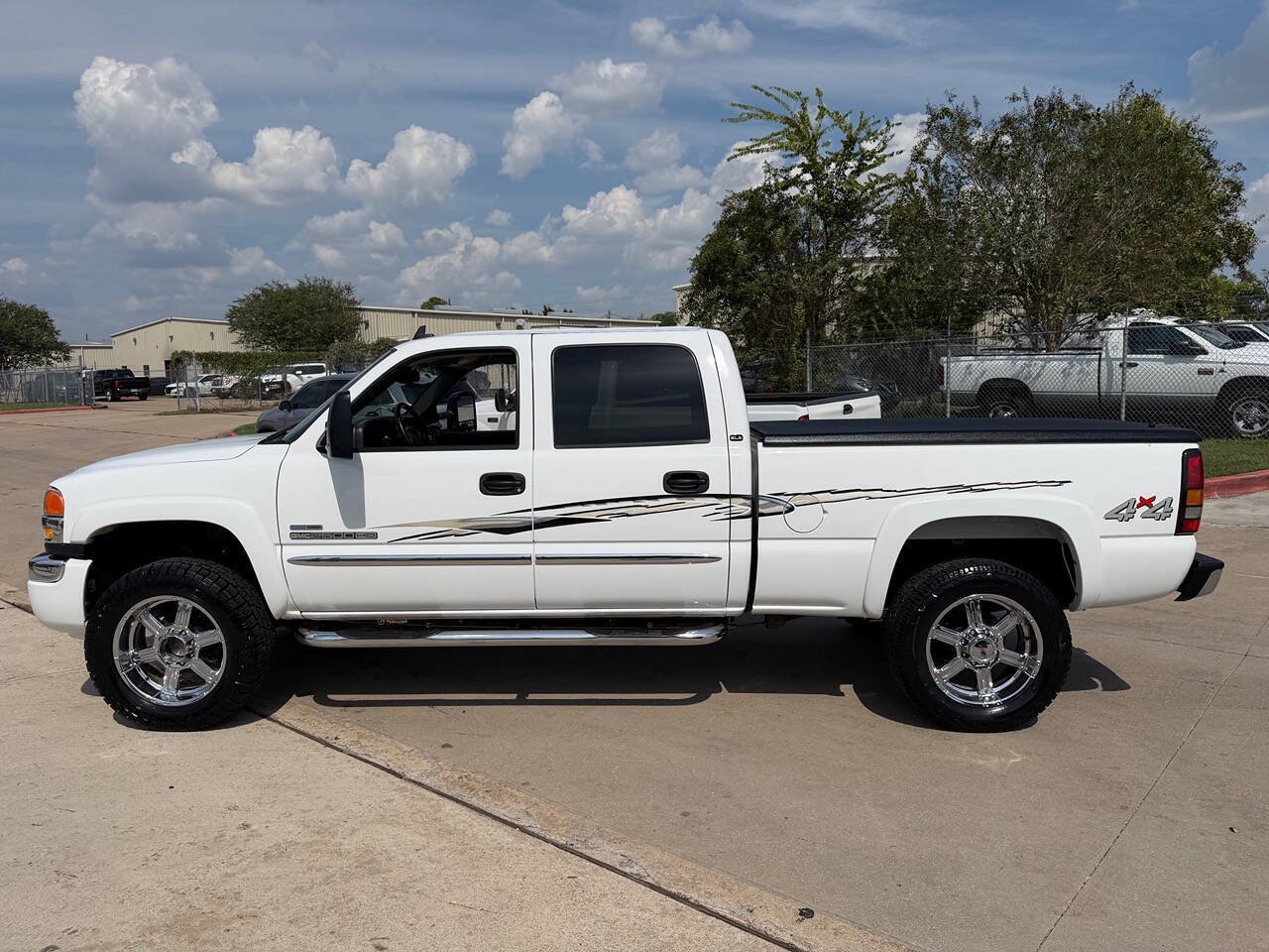 Used 2007 GMC Sierra 2500 SLE w/ Heavy-Duty Power Package AWD/4WD image 25