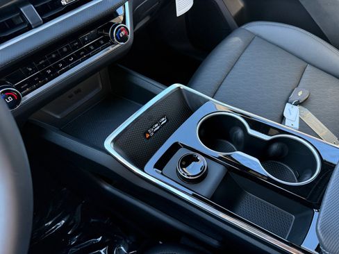 New 2026 Chevrolet Equinox LT w/ Convenience Package II image 13