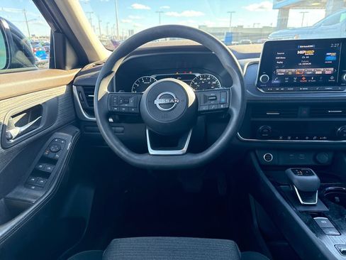 Used 2023 Nissan Rogue SV image 17