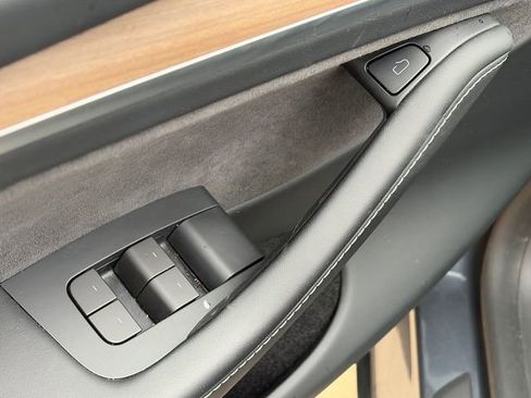 Used 2023 Tesla Model Y Long Range image 19