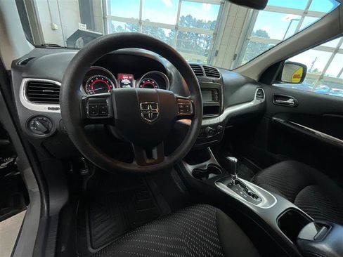 Used 2019 Dodge Journey SE image 12