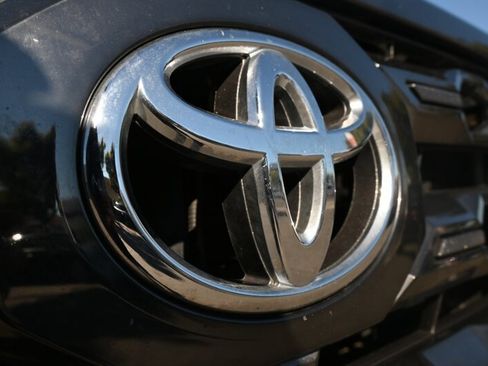 Used 2022 Toyota Tundra Platinum image 65