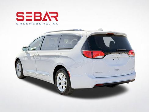 Used 2020 Chrysler Pacifica Limited image 10