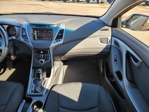 Used 2015 Hyundai Elantra SE w/ Option Group 03 FWD image 16
