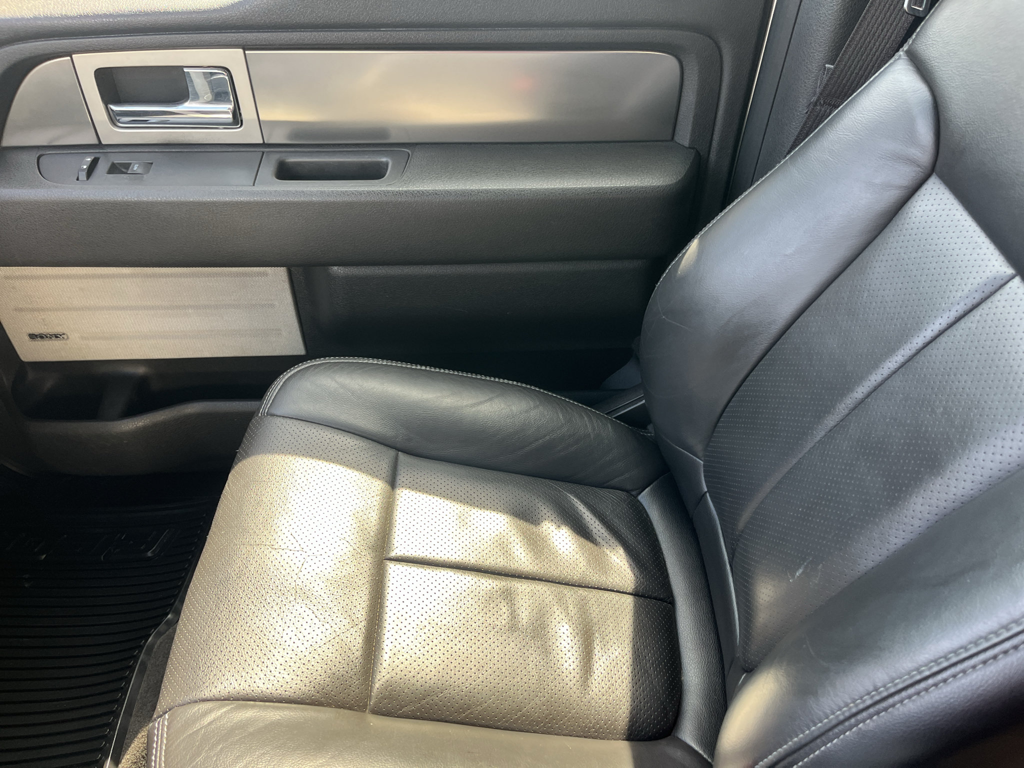 Used 2014 Ford F150 FX4 w/ Equipment Group 402A Luxury AWD/4WD image 16