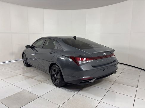 Used 2023 Hyundai Elantra SEL w/ Preferred Accessory Package image 3