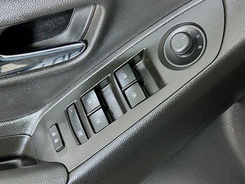 Used 2018 Chevrolet Trax LT w/ LT Convenience Package FWD image 18