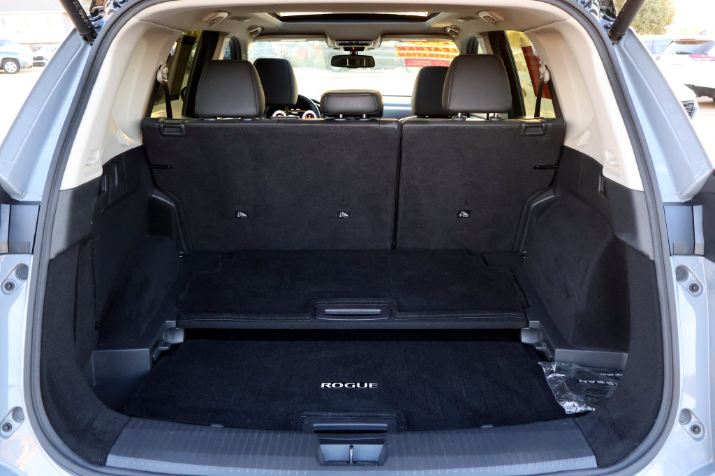 Certified 2024 Nissan Rogue Platinum w/ Platinum Premium Package FWD image 11