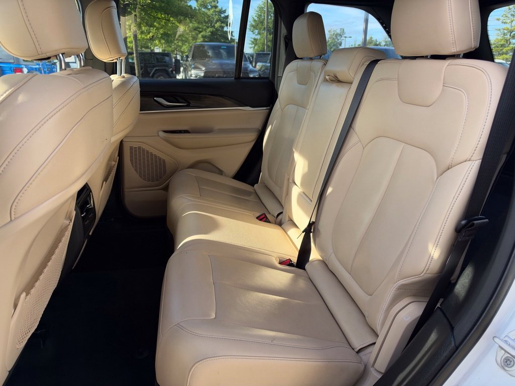 Used 2023 Jeep Grand Cherokee Limited AWD/4WD image 17