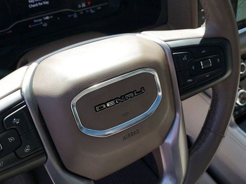 Used 2022 GMC Yukon XL Denali w/ Denali Premium Package image 15