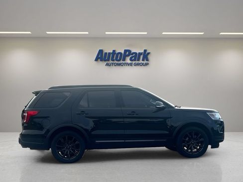 Used 2018 Ford Explorer XLT w/ Equipment Group 202A AWD/4WD image 8