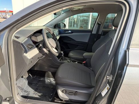 Certified 2023 Volkswagen Taos SE image 11