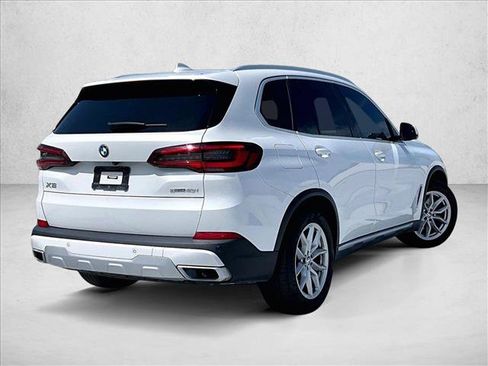 Used 2022 BMW X5 sDrive40i w/ Premium Package RWD image 2