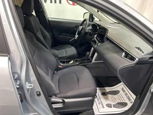 Used 2024 Toyota Corolla Cross LE image 10
