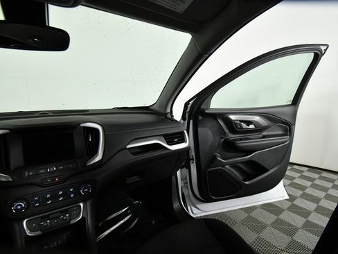 Used 2024 GMC Terrain SLE image 20
