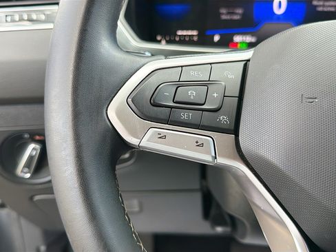 Used 2022 Volkswagen Tiguan SE image 36