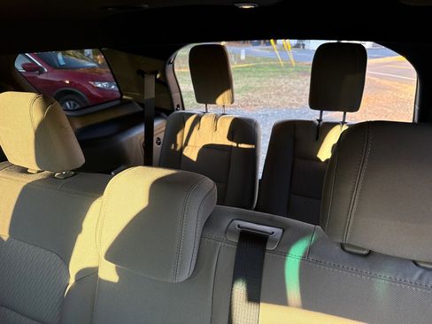 Used 2018 Ford Explorer BASE image 12