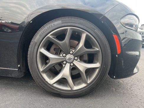 Used 2017 Dodge Charger R/T w/ Plus Group image 12