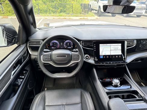 Used 2023 Jeep Wagoneer Series II w/ Convenience Group I RWD image 15