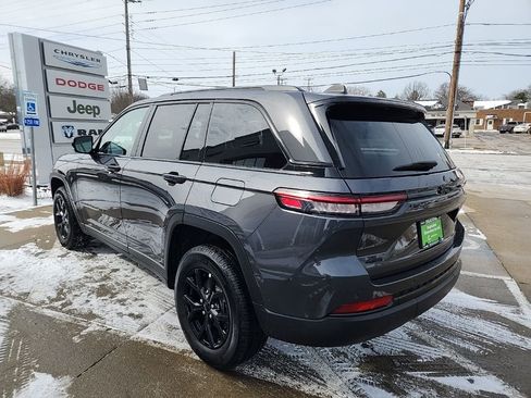Certified 2024 Jeep Grand Cherokee Altitude image 9