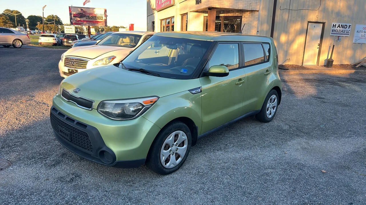 Used 2015 Kia Soul FWD image 1