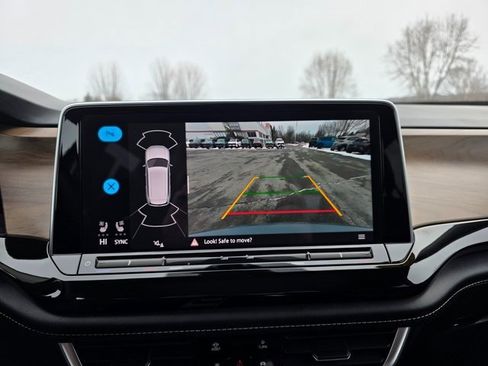 Used 2025 Volkswagen Atlas SE image 30