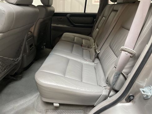 Used 2003 Toyota Land Cruiser image 30