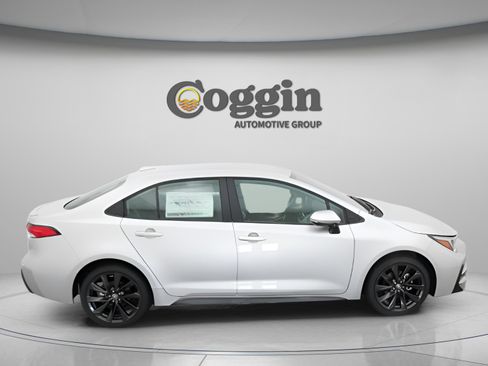 Used 2025 Toyota Corolla SE FWD image 21