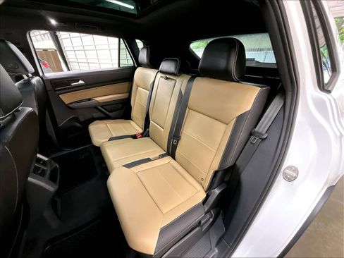 Used 2022 Volkswagen Atlas Cross Sport SE FWD image 29