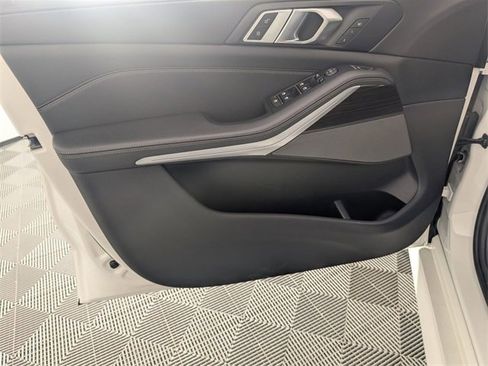 Used 2021 BMW X5 xDrive40i w/ M Sport Package image 10