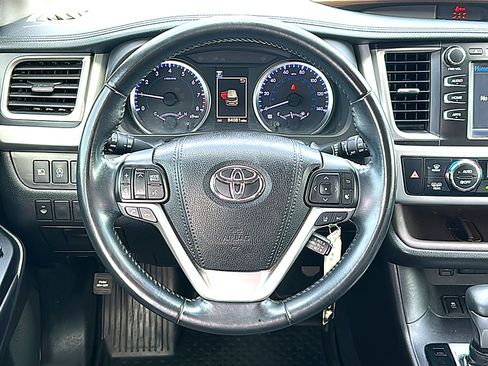 Used 2018 Toyota Highlander Plus image 28