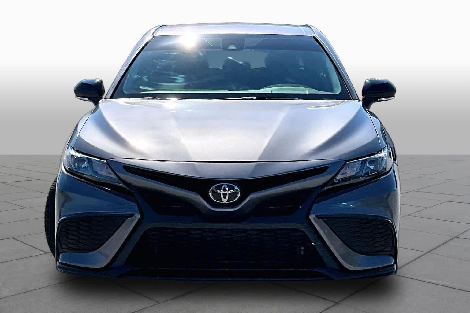 Used 2023 Toyota Camry SE FWD image 4