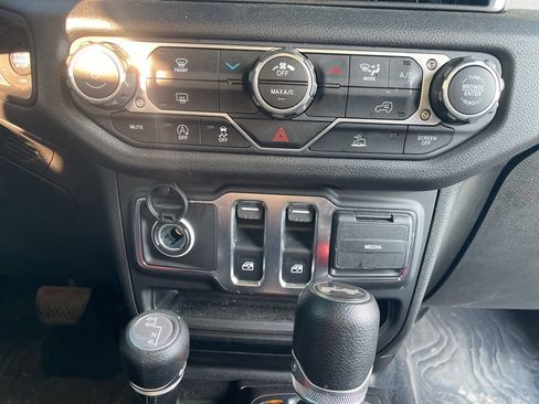 Used 2024 Jeep Wrangler Sport S image 30