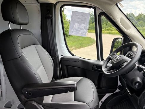 Used 2026 RAM ProMaster 2500 w/ Convenience Group FWD image 30
