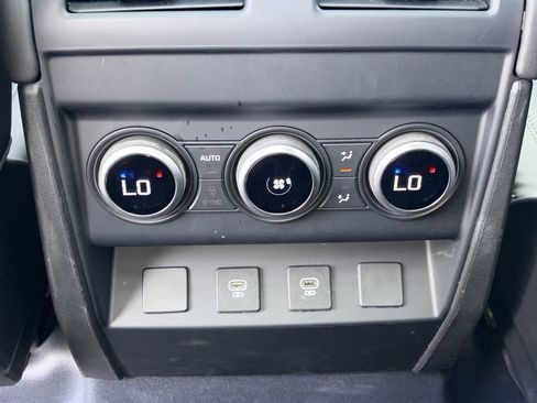 Used 2025 Land Rover Defender 110 S image 21