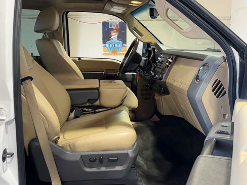 Used 2011 Ford F450 Lariat w/ Lariat Interior Pkg AWD/4WD image 12