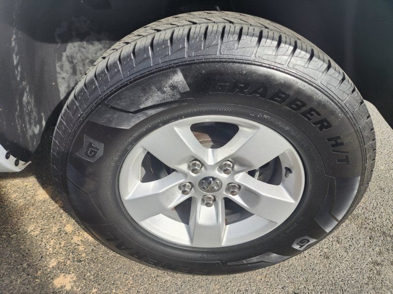 Used 2021 RAM 1500 Tradesman w/ Chrome Appearance Group RWD image 22