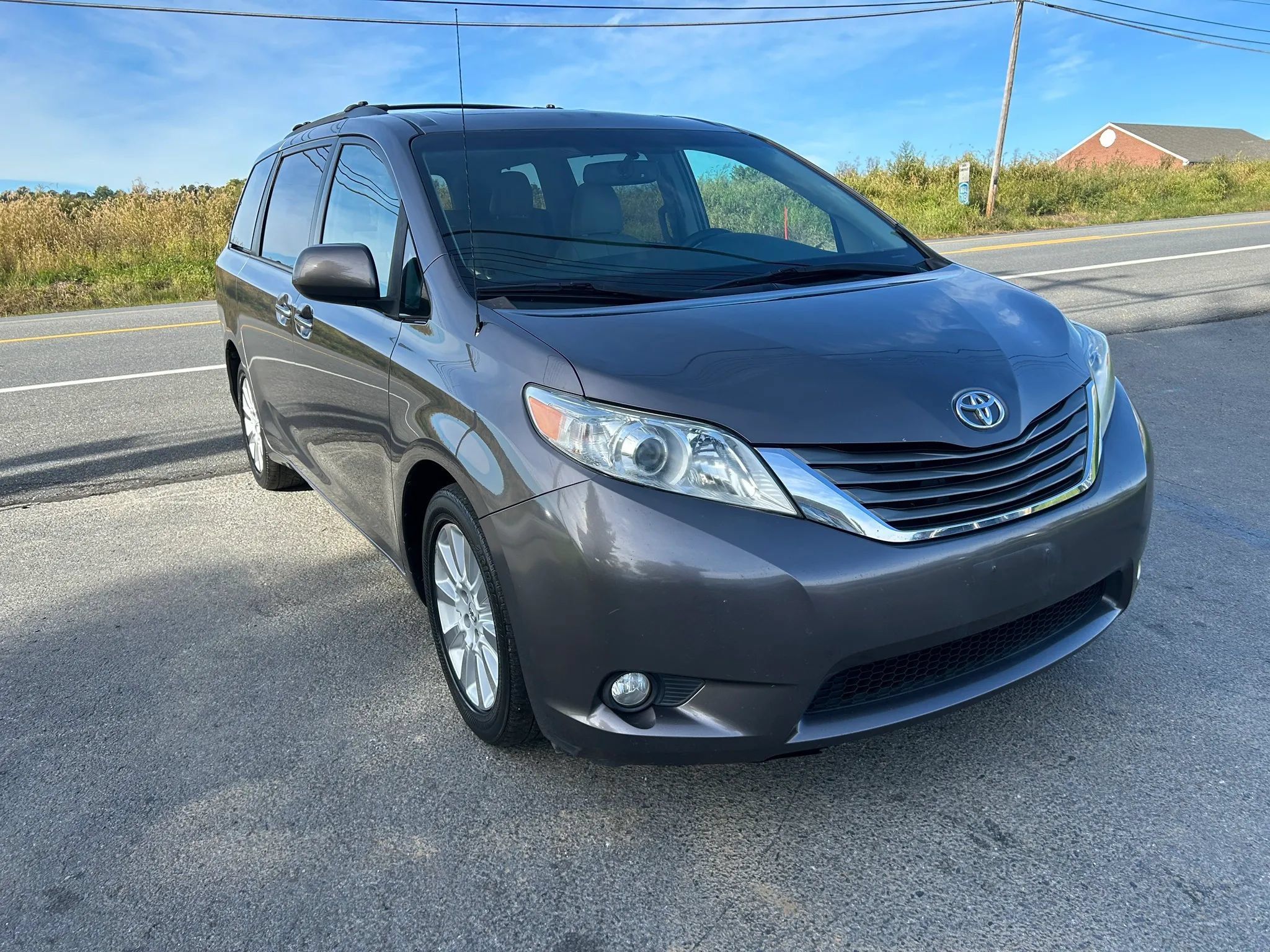 Used 2013 Toyota Sienna XLE w/ Entertainment Pkg AWD/4WD image 4