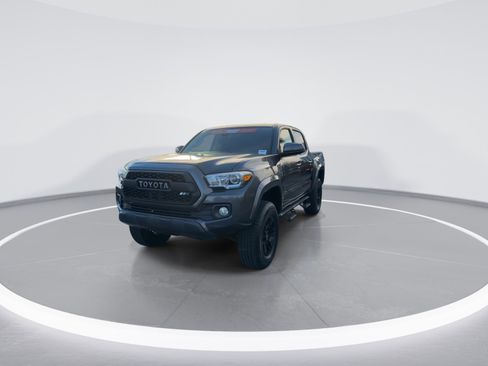 Used 2018 Toyota Tacoma SR5 image 3