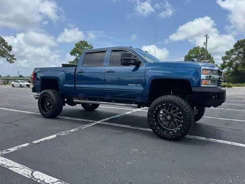 Used 2015 Chevrolet Silverado 2500 LT w/ LT Convenience Package AWD/4WD image 4