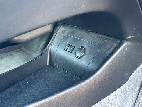 Used 2013 Toyota Prius Four image 19