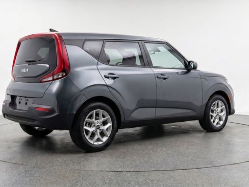 Used 2025 Kia Soul LX w/ LX Technology Package FWD image 9